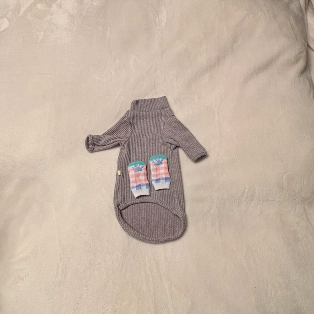 Size XS cat shirt and cat socks - Picture 3 of 3